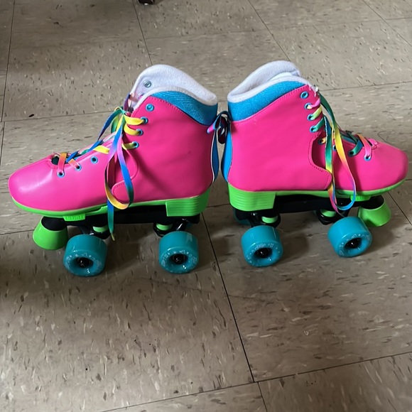 Beautiful Pink Skates - Picture 2 of 5